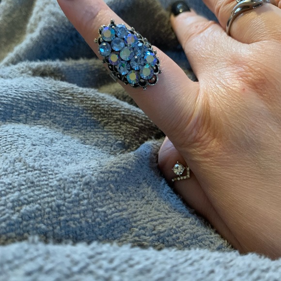 Adjustable glamour sparkle stone ring - Picture 5 of 5